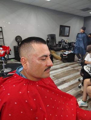 Interior de Luxury Salon & Barbershop en San Antonio